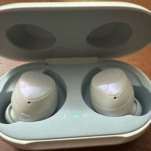 Samsung Bluetooth galaxy earbuds